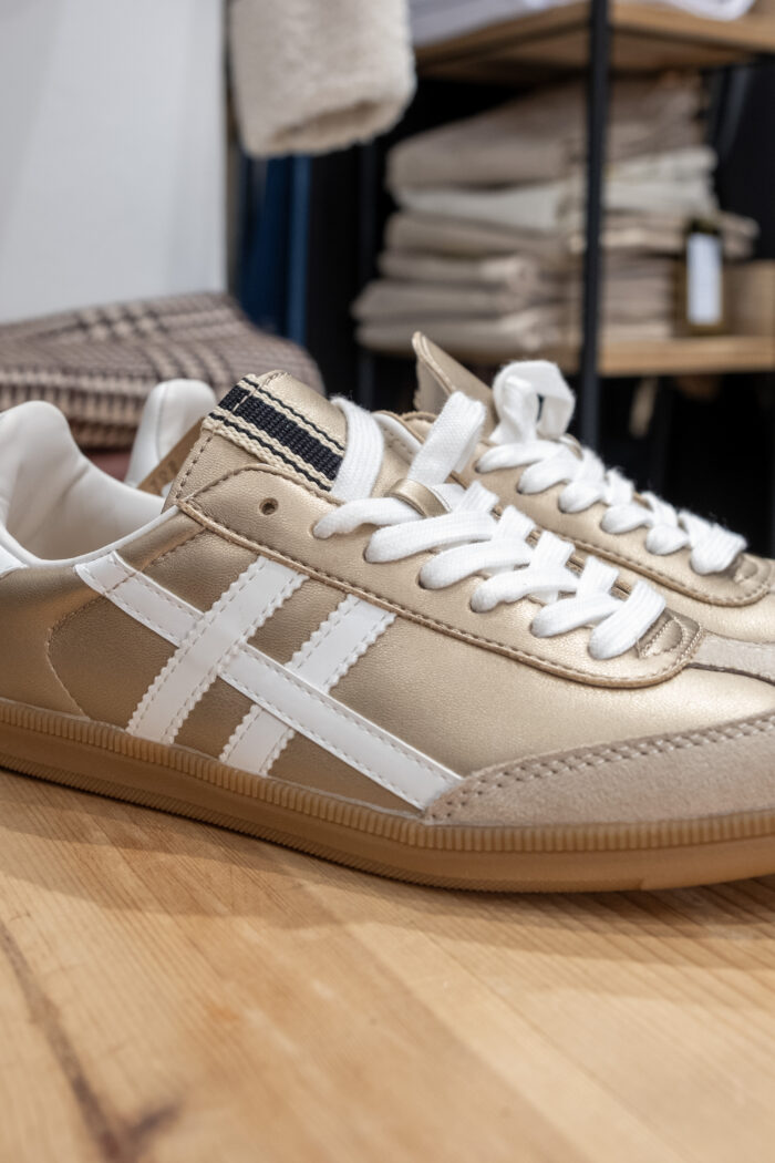Retro gold sneaker