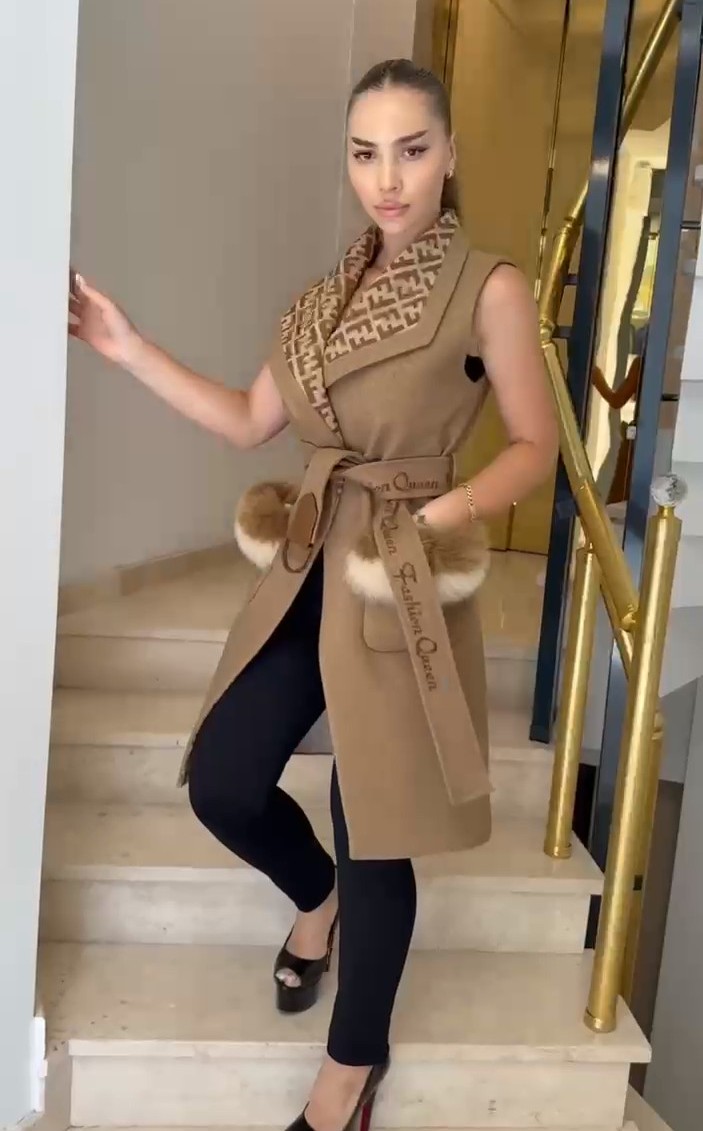 Queen Elegant Vest - Image 3